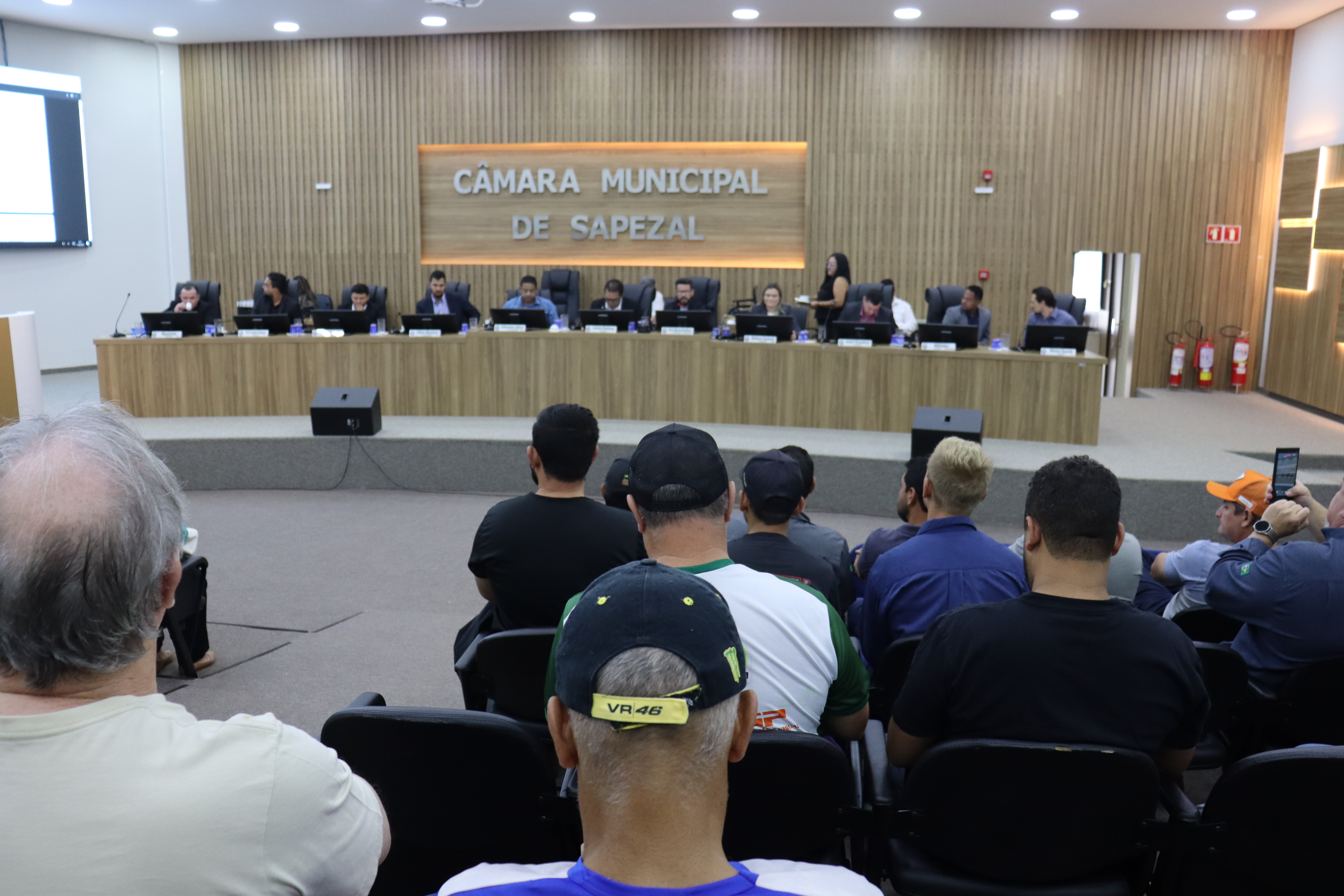  Câmara realiza sessão e aprova importantes matérias em prol do desenvolvimento do município