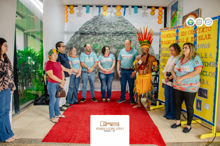 Vereadores prestigiam abertura da exposição Saberes Indígenas no Paço Municipal